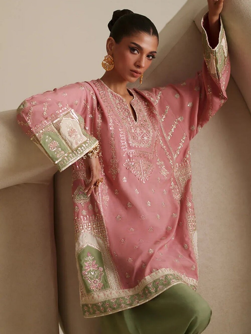 Pakistani Designer Suit - Picture 4 of 4